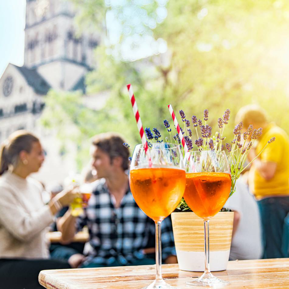 Essen, trinken, Leute treffen: Mittwoch ist wieder Feierabendmarkt auf dem Neusser Freithof