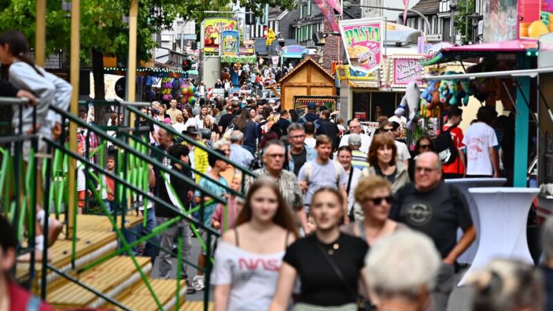 Herbstkirmes 2026 in Wermelskirchen: Wermelskirchener lieben ihre Kirmes bei jedem Wetter