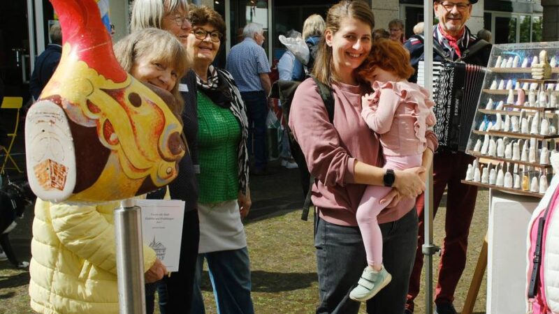 Kunstmarkt in Ratingen: Montmartre-Flair zieht in den Arkadenhof ein