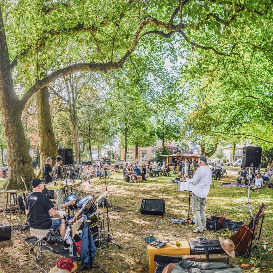 Spätsommer unter alten Bäumen: Musikalisches Picknick lädt in Kleves Moritzpark ein
