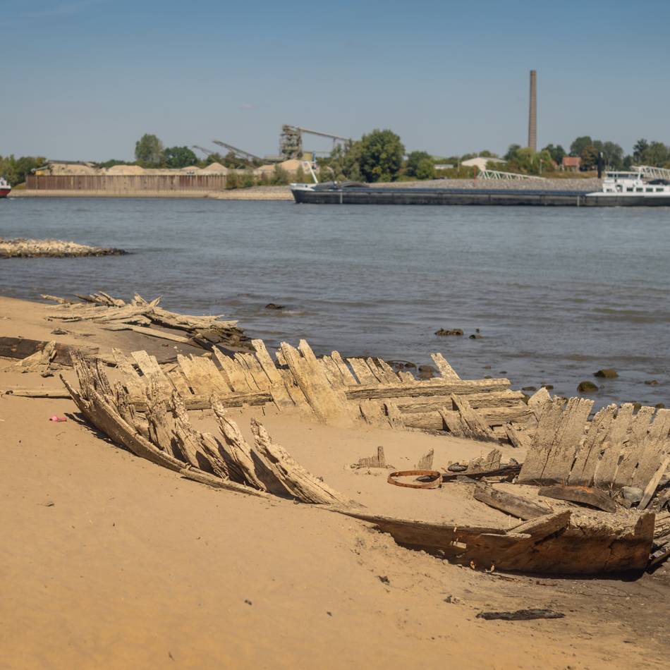 Keine Handvoll Wasser unterm Kiel: Debatte um Vertiefung der Rhein-Fahrrinne wegen Rekord-Niedrigwasser