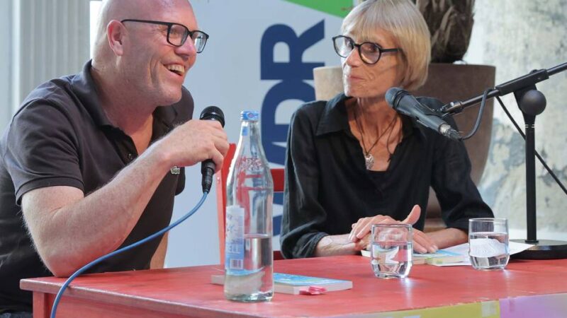 Literarischer Sommer in Krefeld: Spannende Lesung in besonderem Ambiente