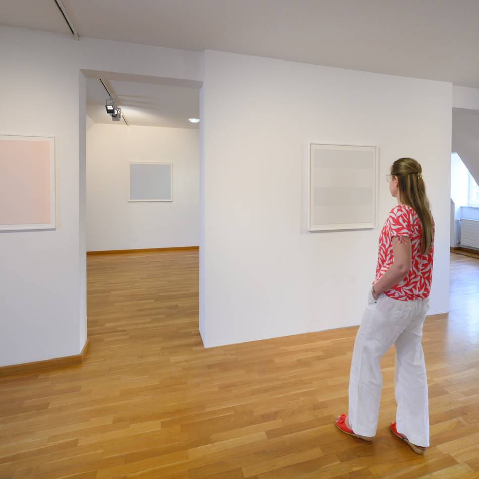 Ausstellung im Museum Goch: Ein Hauch von Farbe in Weiß