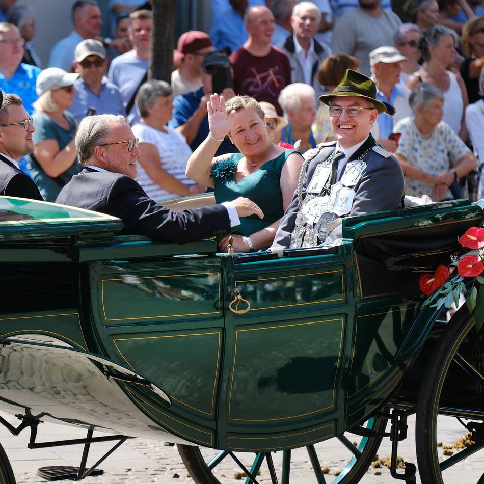 Zum Stadt-Jubiläum in Ratingen: Schützen feiern in bester Stimmung