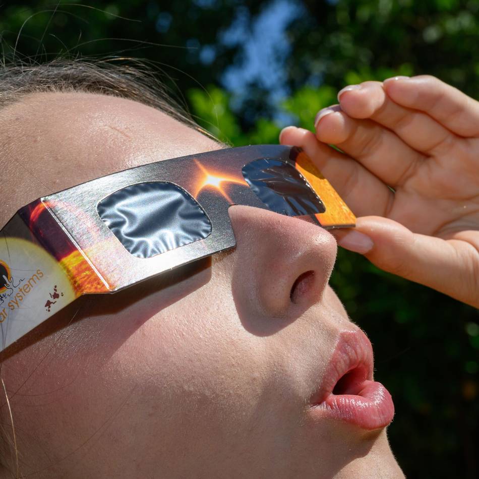 Sonnenfinsternis in Ratingen: Optiker erlebt Ansturm auf Sonnenfinsternisbrillen