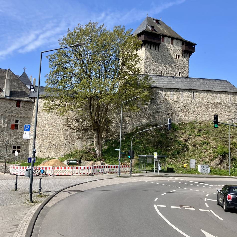 Situation rund um Schloss Burg: Wo der Bus (noch) keine Alternative ist