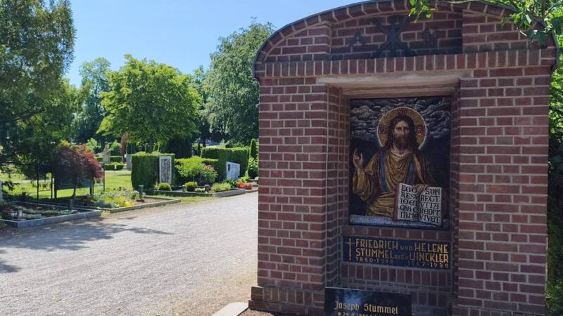 Führung über den Friedhof: Auf den Spuren der Gräber von Kevelaer
