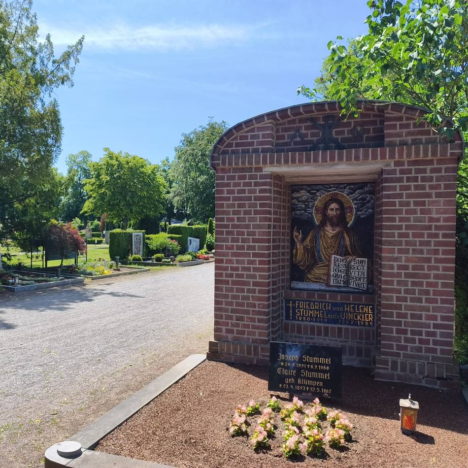 Führung über den Friedhof: Auf den Spuren der Gräber von Kevelaer