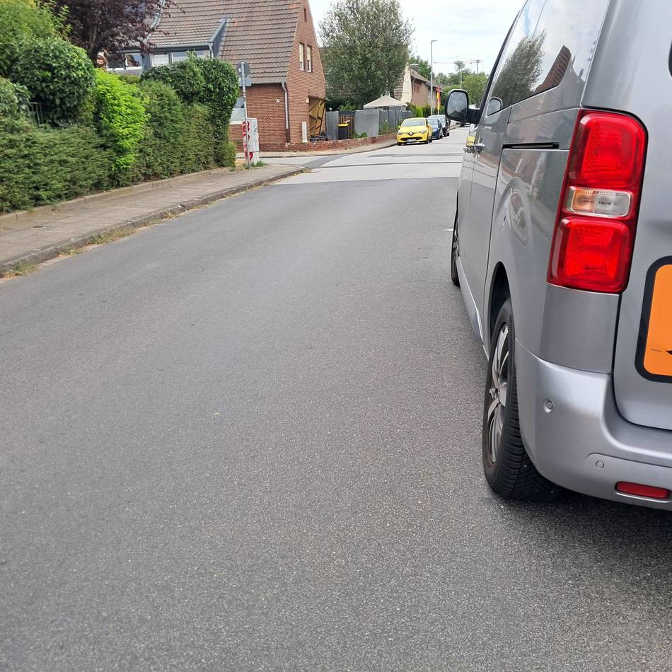 Schulverkehr in Jüchen: Jüchen prüft mehr Einbahnstraßen gegen Elterntaxis