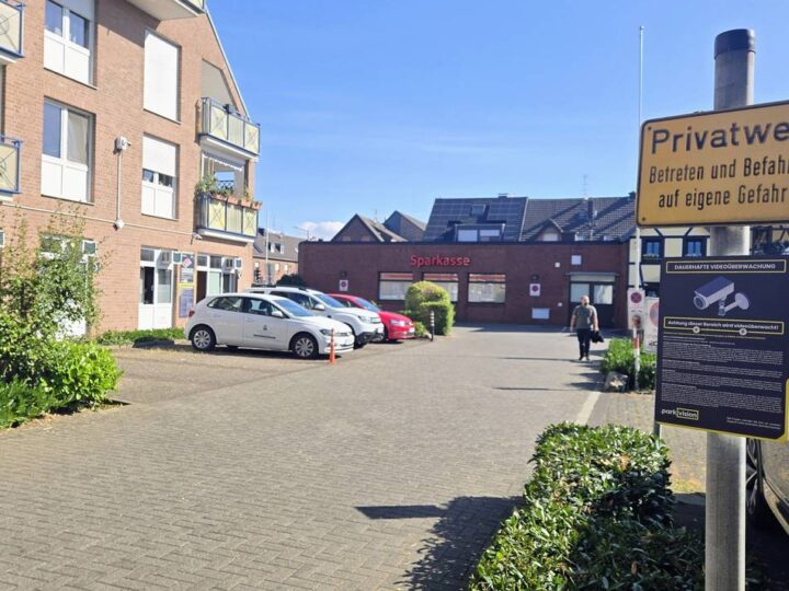 47,50 Euro Strafe fürs Schild lesen: „Die drohen uns sogar schon mit einem Inkassobüro“ – Park-Abzocke in Dormagen?
