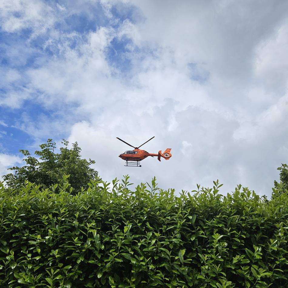 Im Einsatz: Hubschrauber fliegt über Mönchengladbach – das ist der Grund
