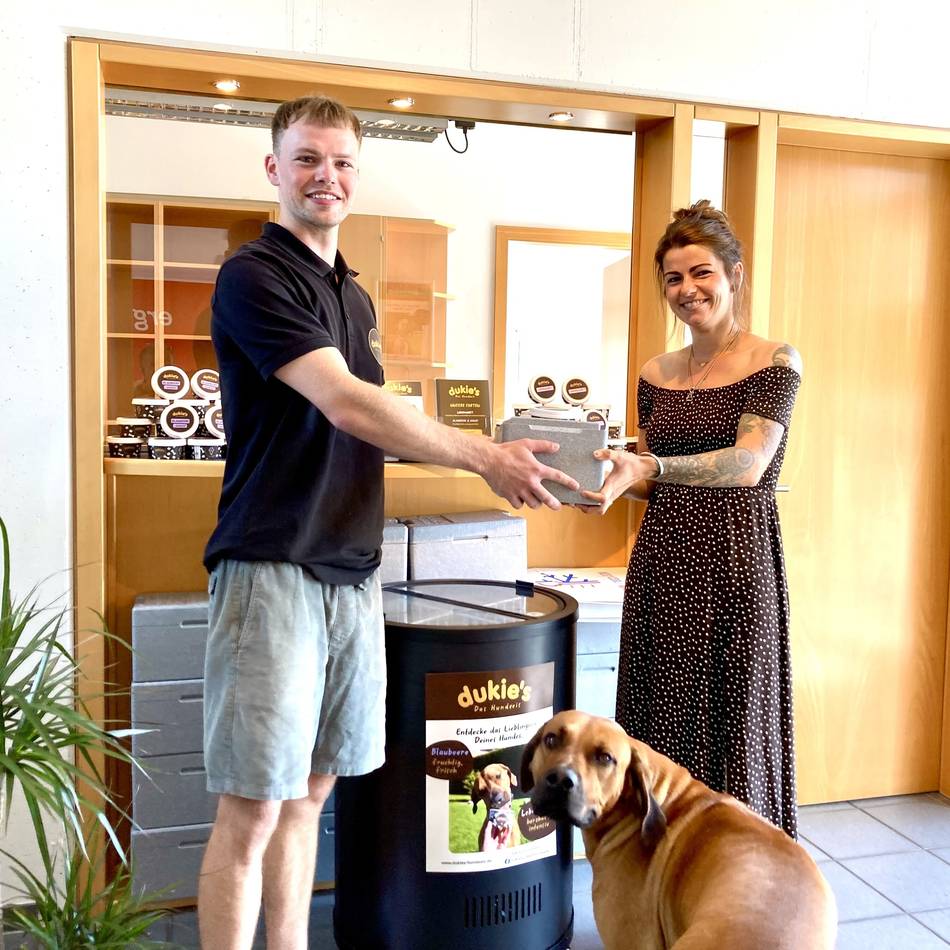 Freitags und samstags Lagerverkauf bei Hundeglück: Sommerhitze macht Dukie’s – das Hundeeis aus Hamminkeln – bundesweit zum Renner