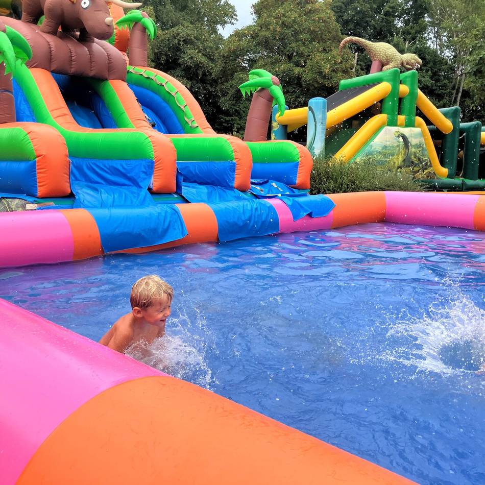 Bis zum 16. August: Hüpfburgen-Park sorgt für Sommerspaß in Grefrath