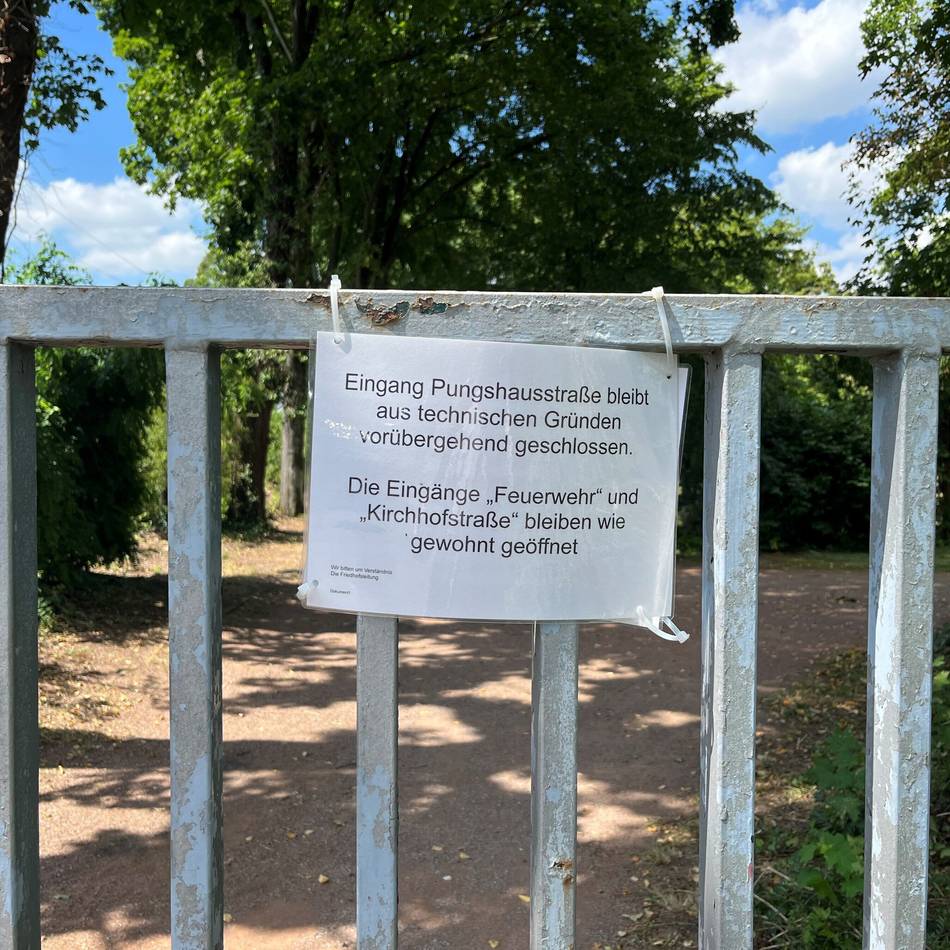 Tor an der Pungshaustraße: Vandalismus verzögert Öffnung am Hildener Hauptfriedhof