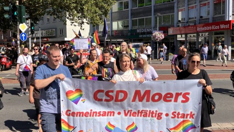 Demo für Vielfalt und Toleranz in Moers: Rekordbeteiligung beim Christopher Street Day