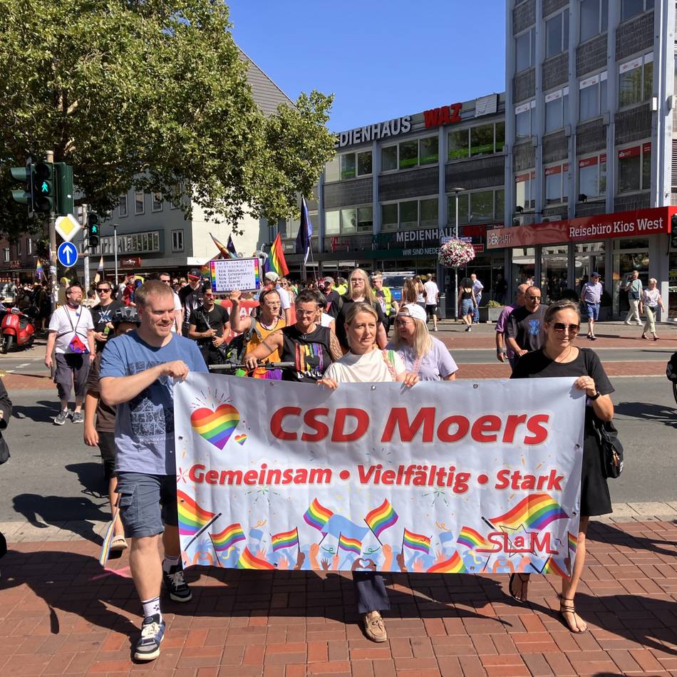 Demo für Vielfalt und Toleranz in Moers: Rekordbeteiligung beim Christopher Street Day