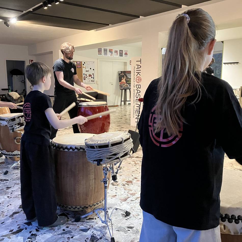 Japanische Trommelkunst in Korschenbroich: „Es macht Spaß, mal richtig draufhauen zu können“