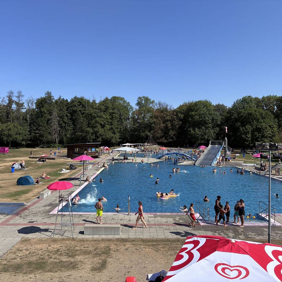 Schwimmen in Mönchengladbach : Luft-Krokodile, Poolnudeln und Pommes — So war der Sommer im Volksbad