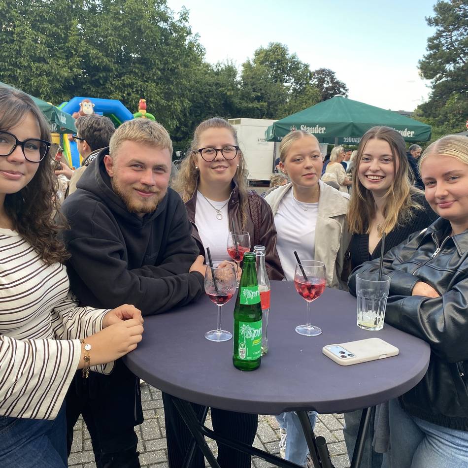 Feste in Korschenbroich: Plausch und Schmaus auf dem Feierabendmarkt in Glehn