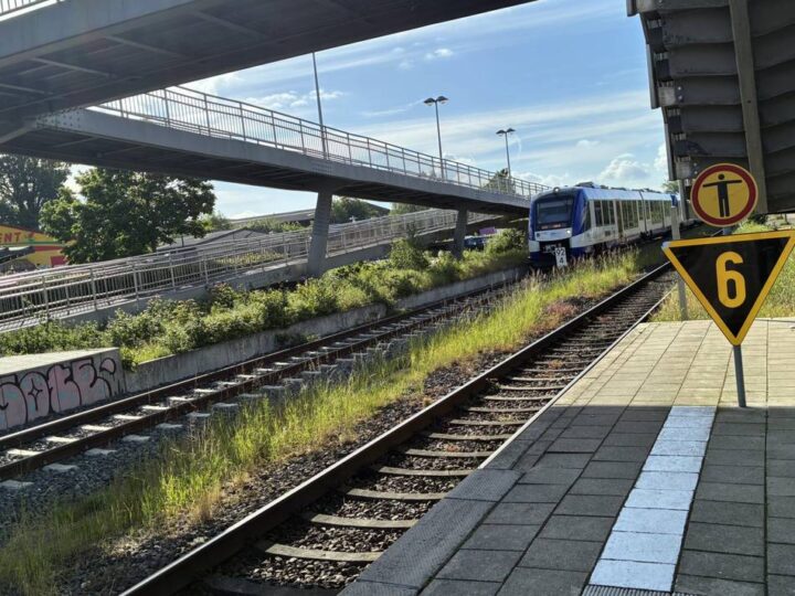 Störungen beim Niersexpress: Mann auf den Gleisen am Bahnhof Kevelaer – Zugverkehr eingestellt