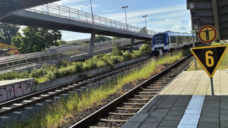 Störungen beim Niersexpress: Mann auf den Gleisen am Bahnhof Kevelaer – Zugverkehr eingestellt