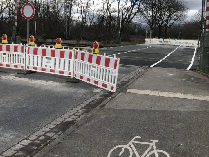 Gleisarbeiten in Moers: Bahnübergang Reitweg ab 14. August gesperrt