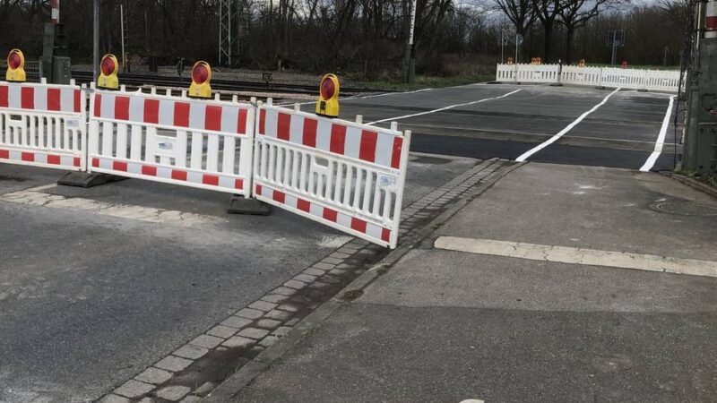 Gleisarbeiten in Moers: Bahnübergang Reitweg ab 14. August gesperrt