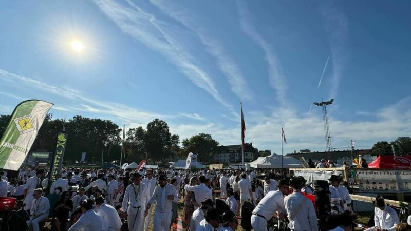 Regelungen für Biwaks beim Schützenfest: Neusser Schützenkomitee warnt – Zustand auf der Festwiese ist „rechtswidrig“