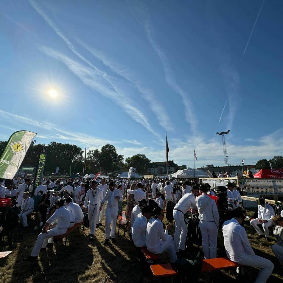 Regelungen für Biwaks beim Schützenfest: Neusser Schützenkomitee warnt – Zustand auf der Festwiese ist „rechtswidrig“