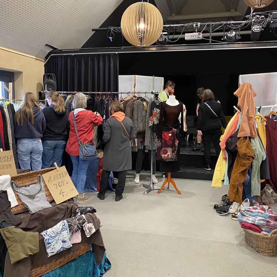 Am 5. September in Borghees: Secondhand-Mode für Frauen im Schlösschen