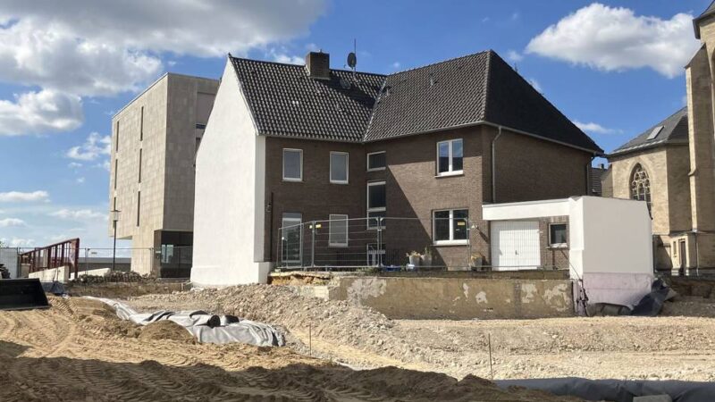 Innenstadt von Gladbach: Bauarbeiten für Platz im Museums-Durchstich beginnen