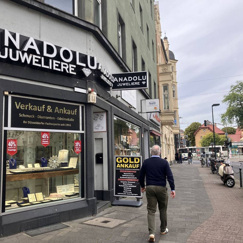 Einbruch in Düsseldorf: Einbrecher stemmen Wand von Juwelier in Oberkassel auf – „Warum hat das niemand gehört?“