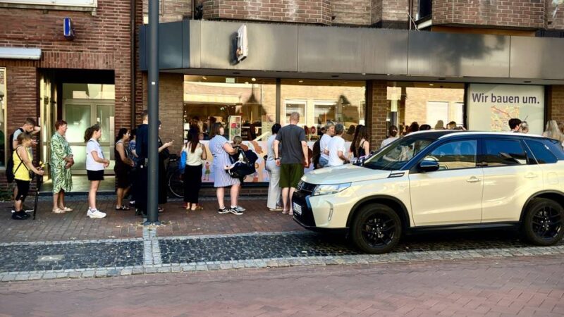 Ausverkauf wegen Umbau: Ansturm auf Reeser DM-Filiale