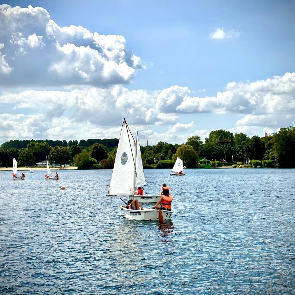 Surf-Yoga, Rafting und Rudern: Wo man in Düsseldorf unkompliziert Wassersport treiben kann