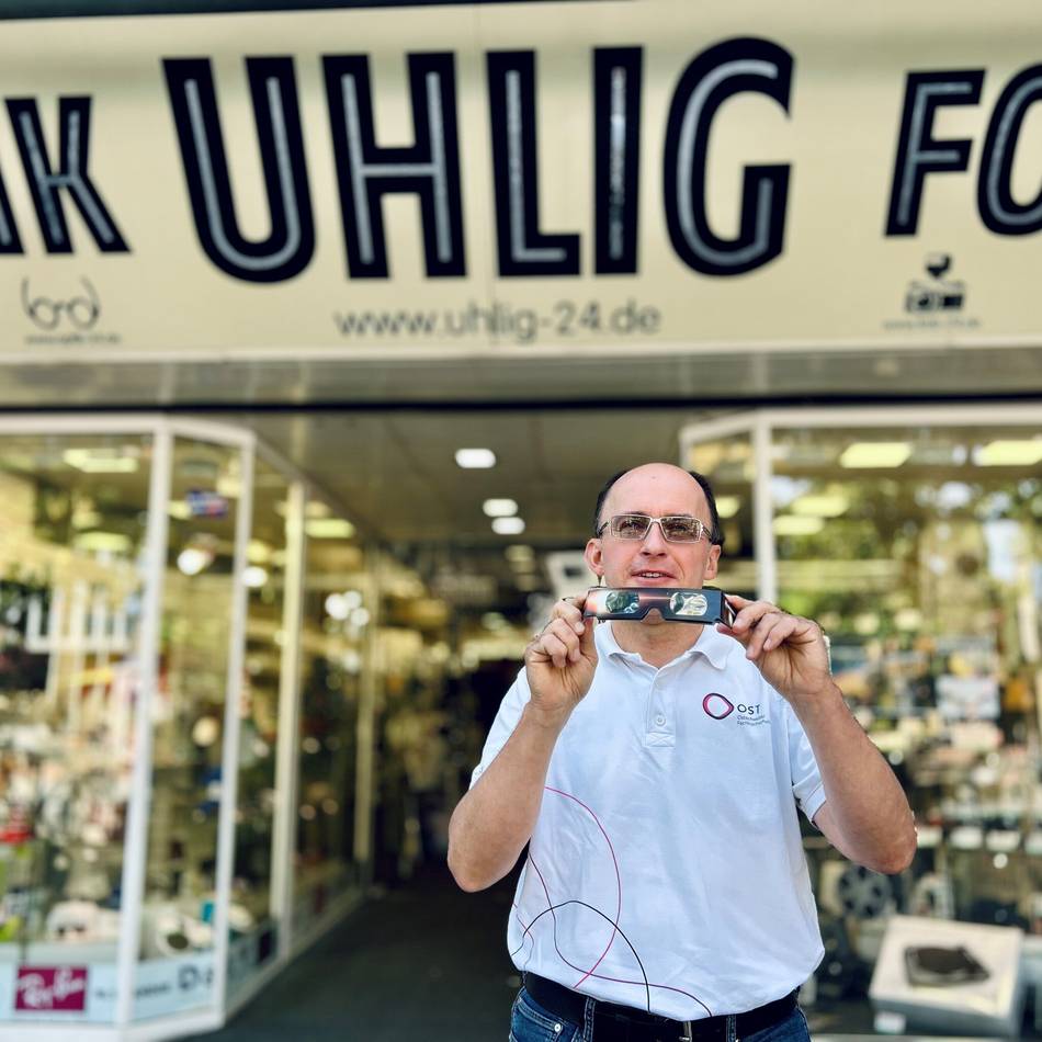 Optiker in Duisburg: „Brillen für die Sonnenfinsternis? Wir haben noch Hunderte“