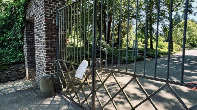 Diebstahl in Neuss: 86-Jährige auf dem Hauptfriedhof bestohlen