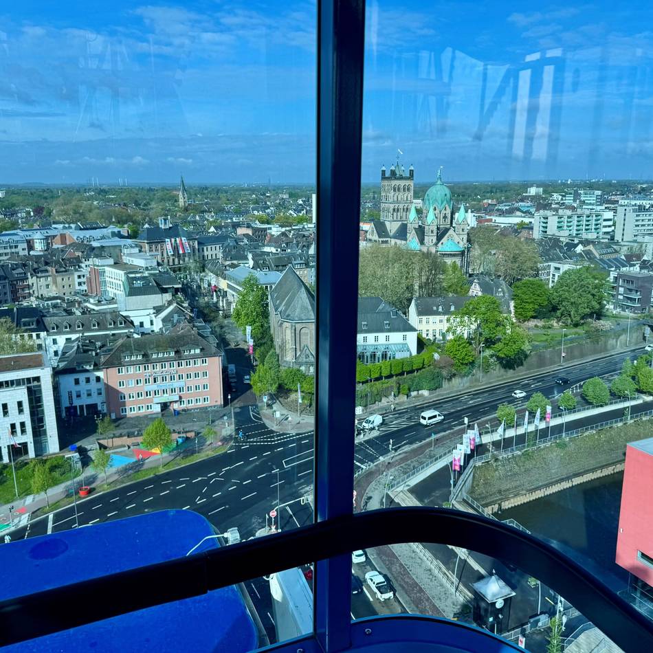 Tickets billiger: Oscar Bruch senkt Preise für Fahrten mit dem Neusser Laga-Riesenrad