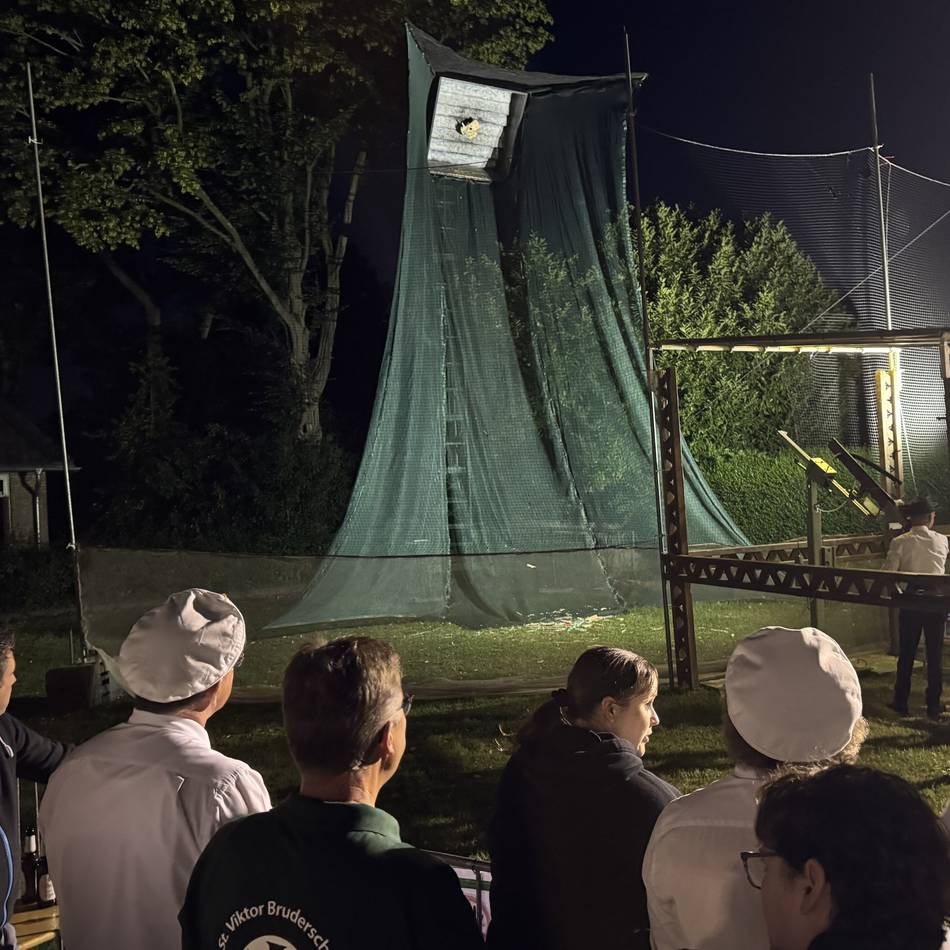 Schützenfest in Wardt: Vogelstange steht, Fahnen wehen – Wardt feiert Schützenfest