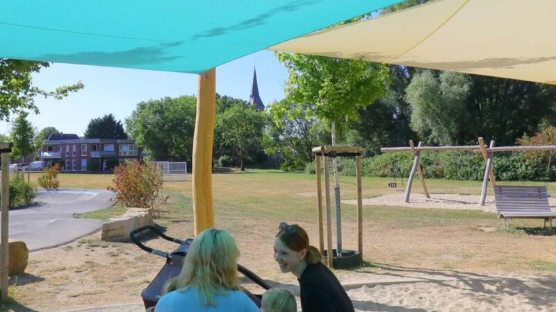 Erlebnisspielplatz in Alpen: Neue Sonnensegel bringen Schatten auf beliebten Spielplatz