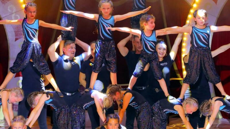 Ferienzirkus in Rheinberg : Galashows unter der Zirkuskuppel