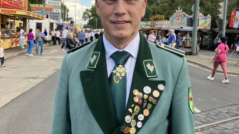Königsehrenabend in Neuss: Schützenkönig empfängt Gäste erstmals im sanierten Ratssaal