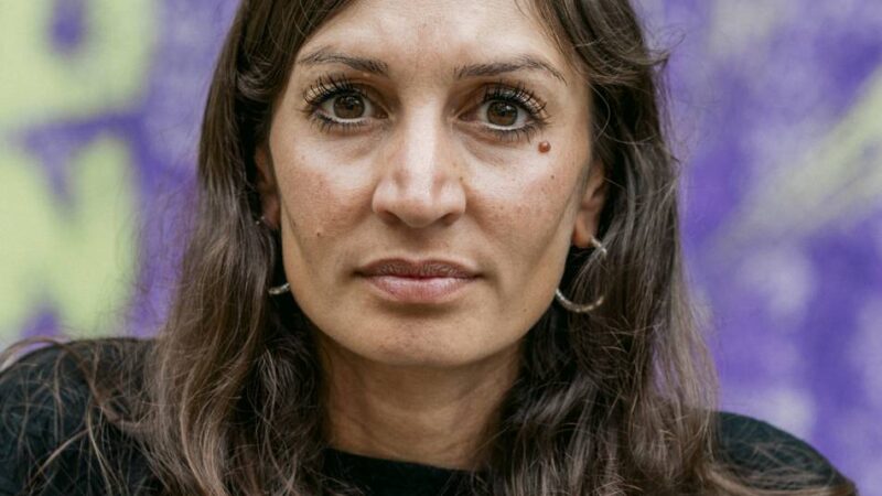 Am 15. September in Rheinberg: Verbinden statt Spalten – Gilda Sahebi liest im Alten Rathaus