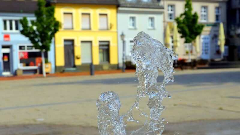 Fontänenfeld in Rheinberg repariert: Es plätschert auf dem Großen Markt