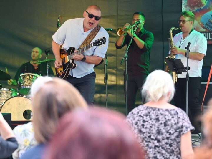 Woodstock-Legende und Balkan-Blues in Wermelskirchen: Ein bluesiger Doppelpack im Kastaniengarten