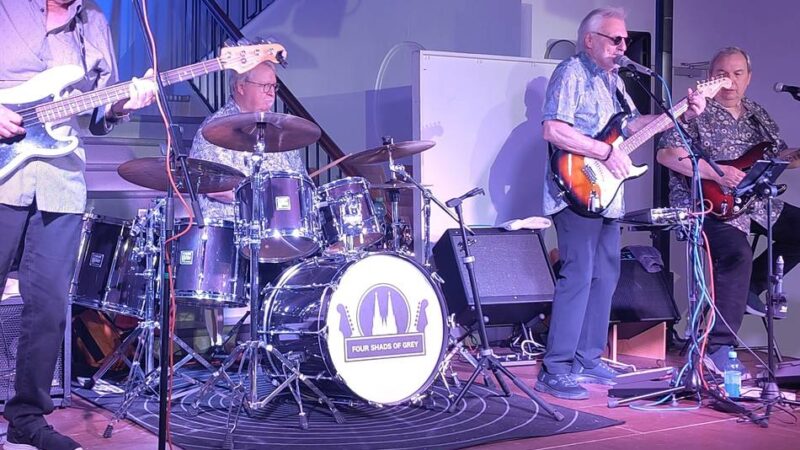 Sound-Revival im Hückeswagener Kultur-Haus Zach: Gitarrenklassiker erwecken die Zeit des Rock ’n‘ Roll