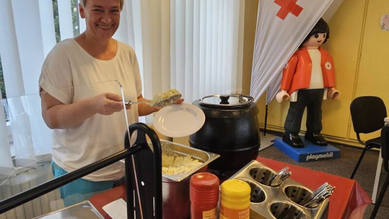 Blutspende beim Deutschen Roten Kreuz in Radevormwald: Gute Laune am üppig bestückten Buffet