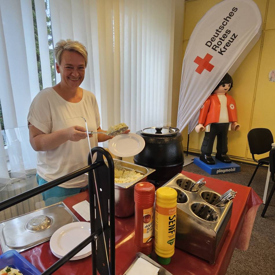 Blutspende beim Deutschen Roten Kreuz in Radevormwald: Gute Laune am üppig bestückten Buffet