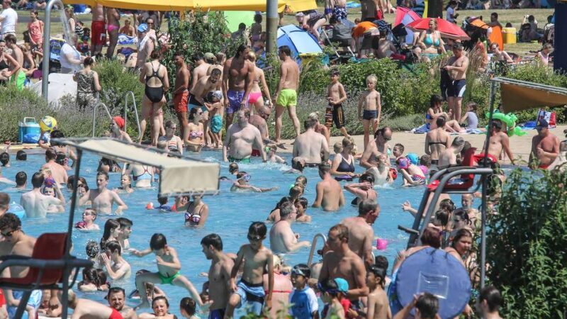 Schwimmen in Düsseldorf: Rekordsommer in Sicht – Freibäder brechen Vorjahreswert