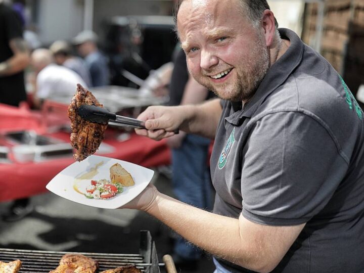Sommerfest in Mettmann: Schützen grillen bei der Wohnungsnotfallhilfe