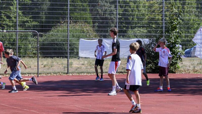 Zeltstadt U16 in Kaarst musste umziehen: „Ich finde den alten Standort zwar besser, aber hier ist es auch schön“